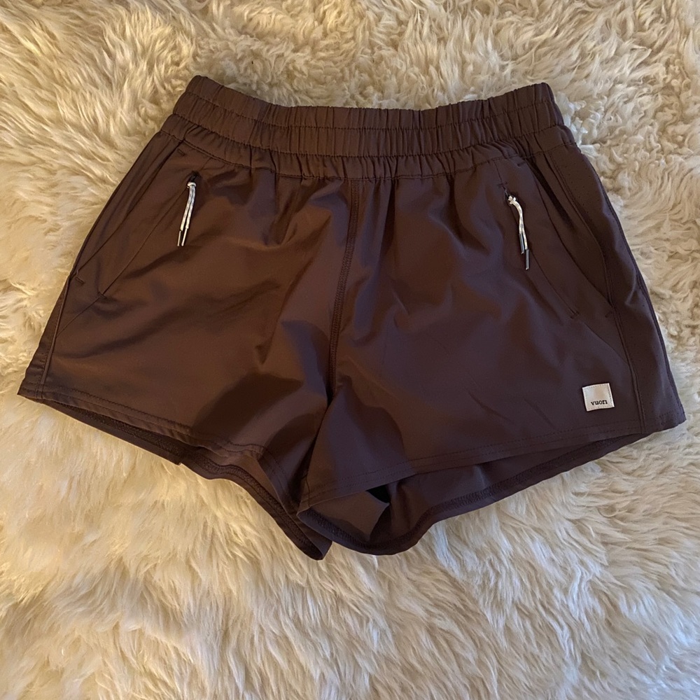 Womens Vuori Dash Shorts XS - Chestnut